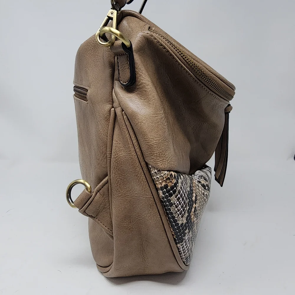 Jen&Co vegan tan snake print‎ convertible backpack with regular and guitar Strap